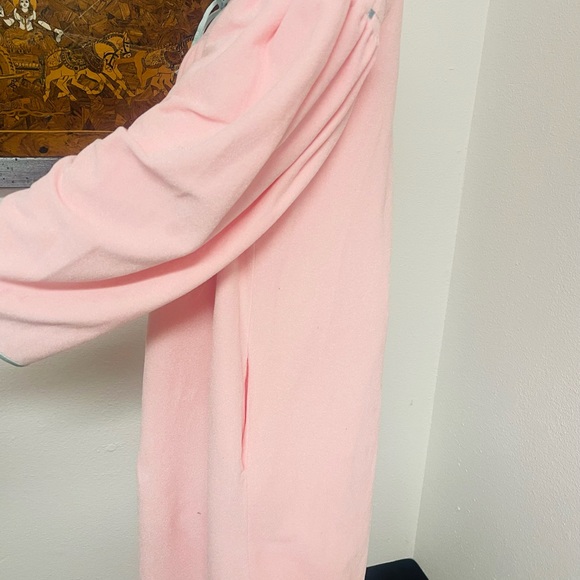 Vanity Fair Large Pink Zip Up Robe With Blue Accents - Picture 5 of 11